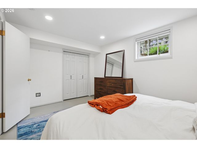 2730 Sw OLD ORCHARD Rd, Portland, OR 97201