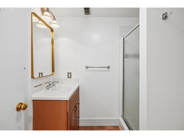 2730 Sw OLD ORCHARD Rd, Portland, OR 97201
