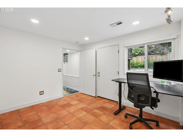 2730 Sw OLD ORCHARD Rd, Portland, OR 97201