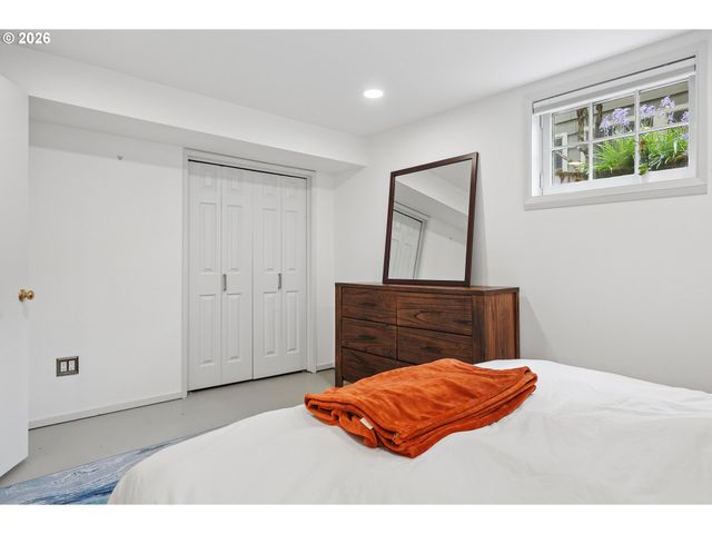 2730 Sw OLD ORCHARD Rd, Portland, OR 97201