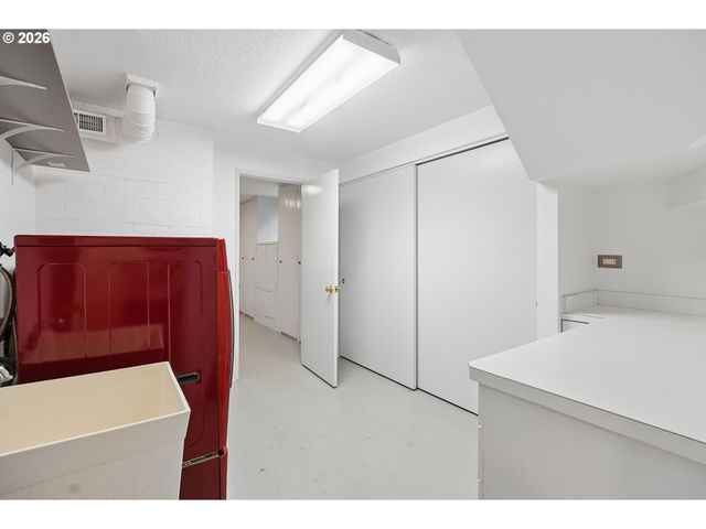 2730 Sw OLD ORCHARD Rd, Portland, OR 97201