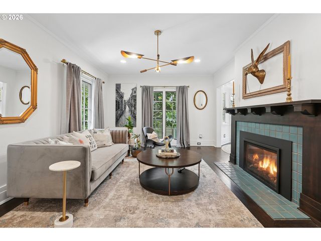 2730 Sw OLD ORCHARD Rd, Portland, OR 97201