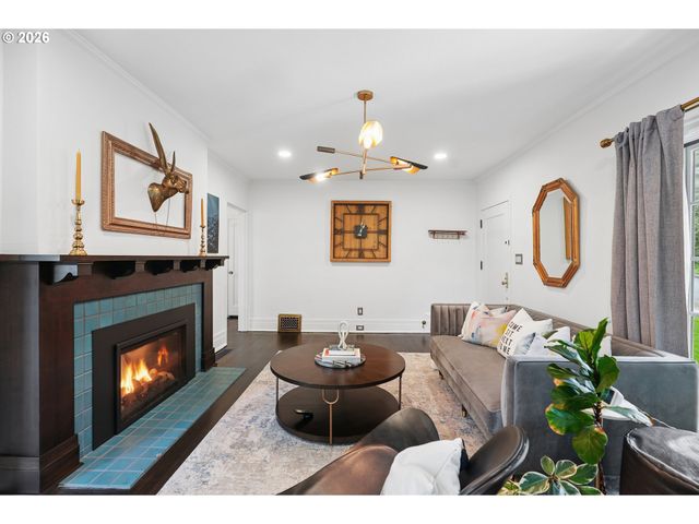 2730 Sw OLD ORCHARD Rd, Portland, OR 97201