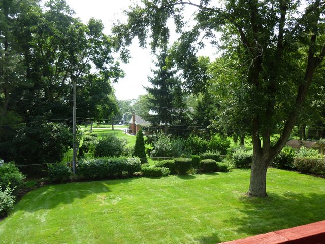 21W651 Glen Valley Drive, Glen Ellyn, IL 60137
