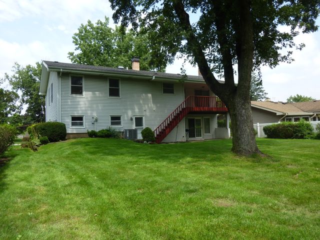 21W651 Glen Valley Drive, Glen Ellyn, IL 60137