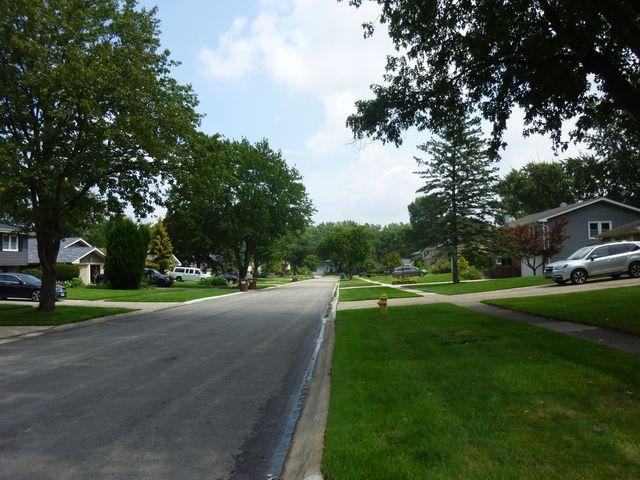 21W651 Glen Valley Drive, Glen Ellyn, IL 60137