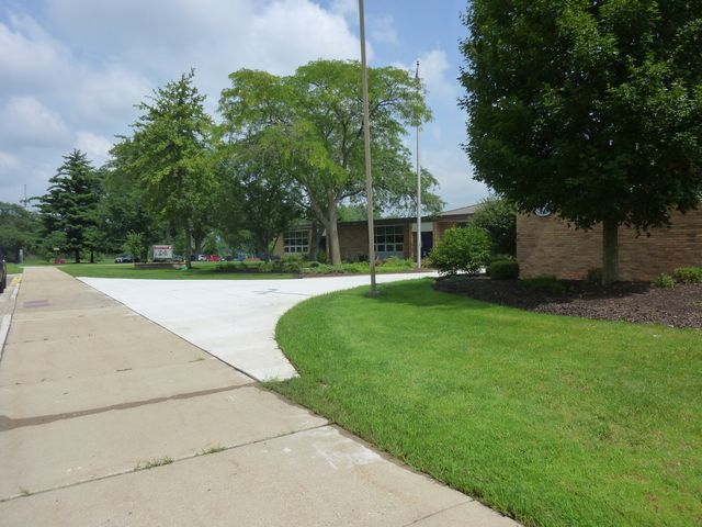 21W651 Glen Valley Drive, Glen Ellyn, IL 60137