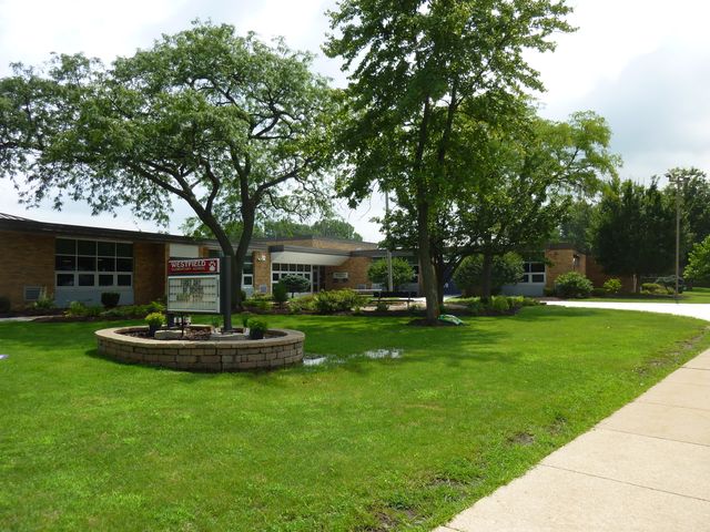 21W651 Glen Valley Drive, Glen Ellyn, IL 60137