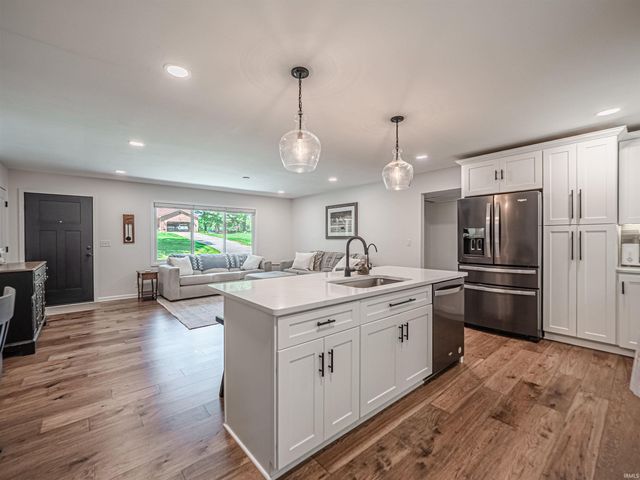 6410 Six School Road, Evansville, IN 47720