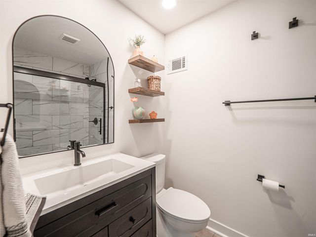 6410 Six School Road, Evansville, IN 47720