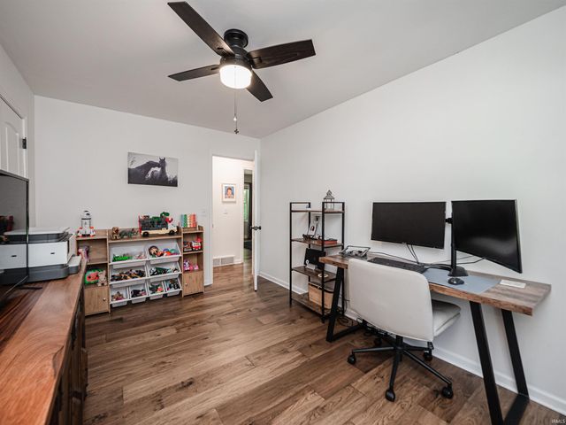 6410 Six School Road, Evansville, IN 47720