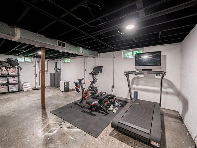 6410 Six School Road, Evansville, IN 47720