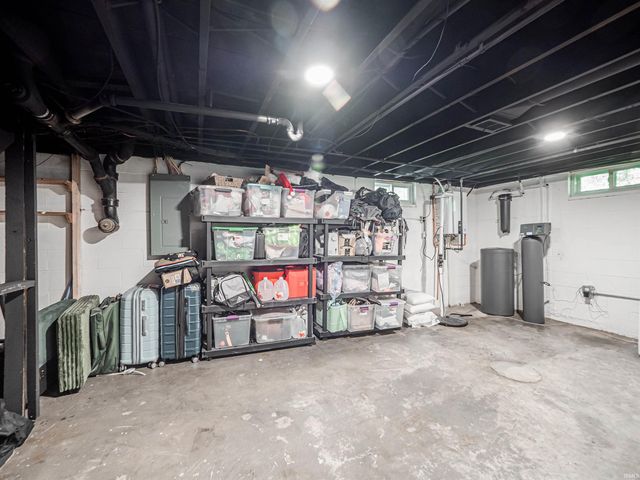 6410 Six School Road, Evansville, IN 47720