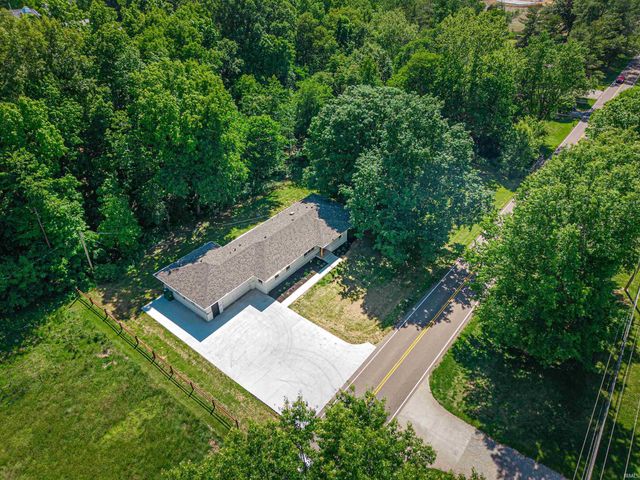 6410 Six School Road, Evansville, IN 47720