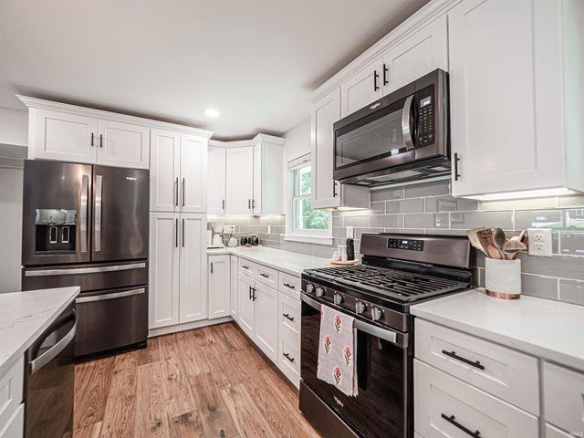 6410 Six School Road, Evansville, IN 47720