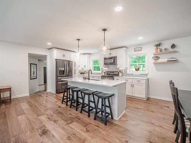 6410 Six School Road, Evansville, IN 47720