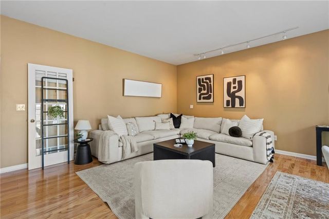 233 Ivy Glen Circle, Avondale Estates, GA 30002