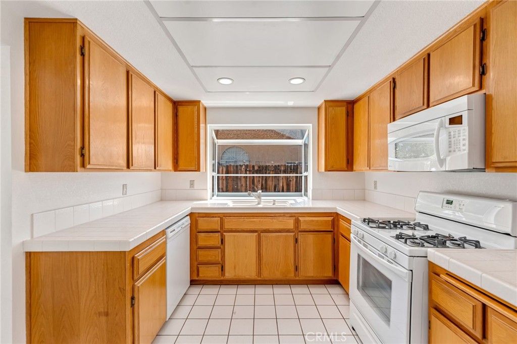 Image 12 of property listing at 2630 Via Genova, Lancaster, CA 93535