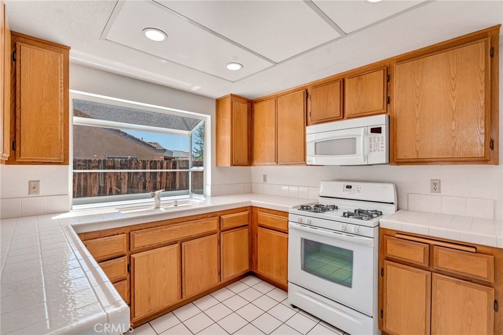 Image 13 of property listing at 2630 Via Genova, Lancaster, CA 93535