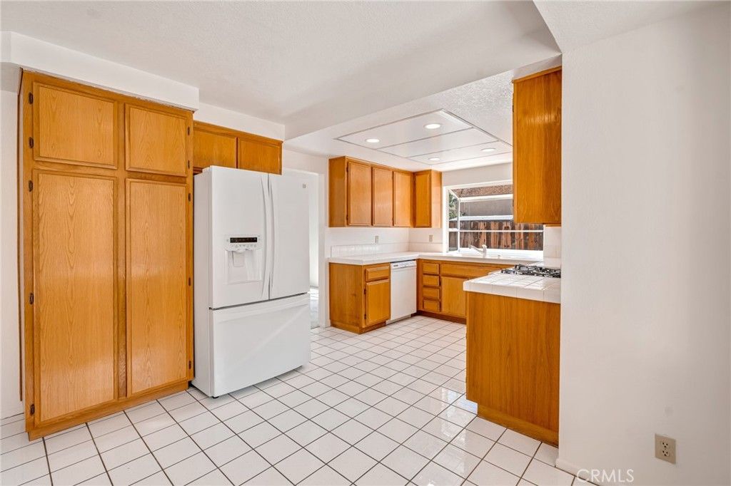 Image 15 of property listing at 2630 Via Genova, Lancaster, CA 93535