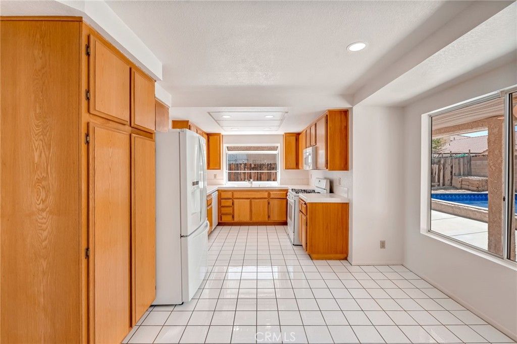 Image 16 of property listing at 2630 Via Genova, Lancaster, CA 93535