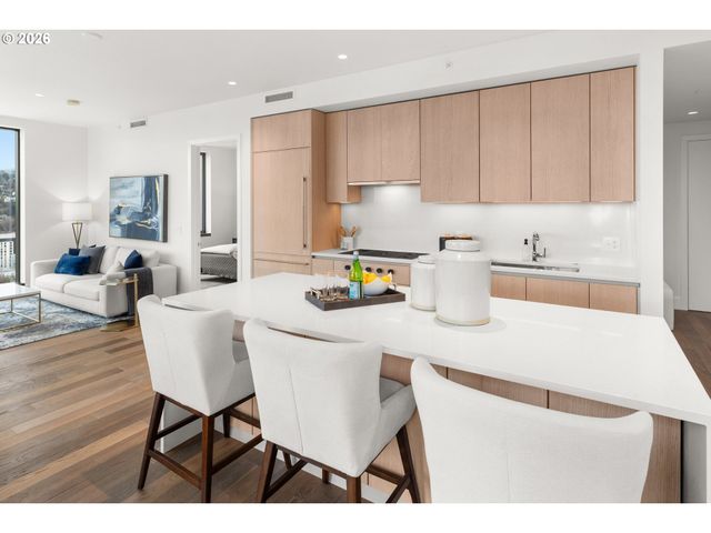 550 Sw 10TH Ave 2810, Portland, OR 97205