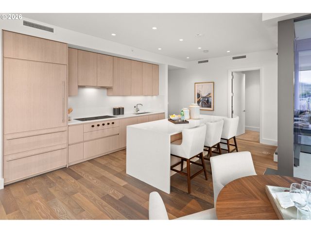 550 Sw 10TH Ave 2810, Portland, OR 97205