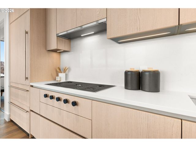 550 Sw 10TH Ave 2810, Portland, OR 97205