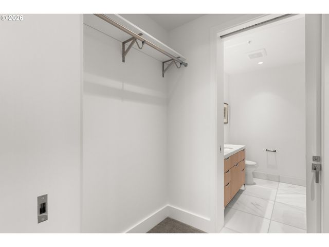 550 Sw 10TH Ave 2810, Portland, OR 97205