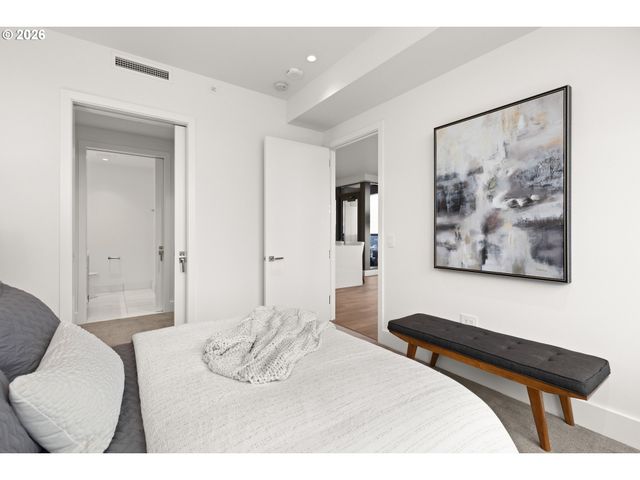 550 Sw 10TH Ave 2810, Portland, OR 97205