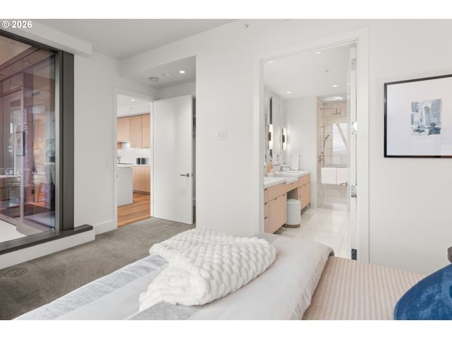 550 Sw 10TH Ave 2810, Portland, OR 97205