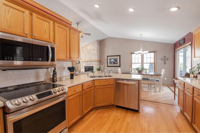 N29W22090 Kathryn COURT, Waukesha, WI 53186