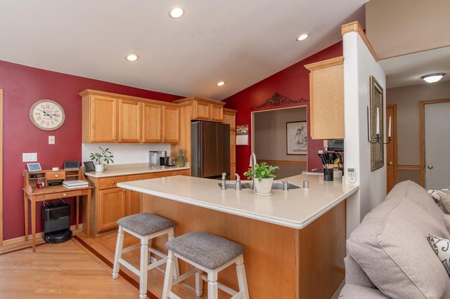 N29W22090 Kathryn COURT, Waukesha, WI 53186