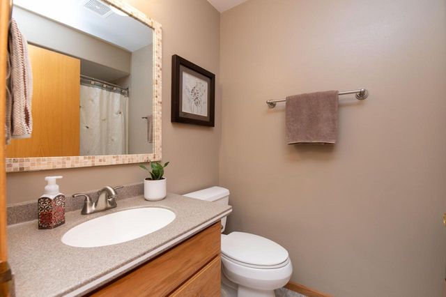 N29W22090 Kathryn COURT, Waukesha, WI 53186