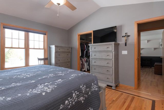 N29W22090 Kathryn COURT, Waukesha, WI 53186