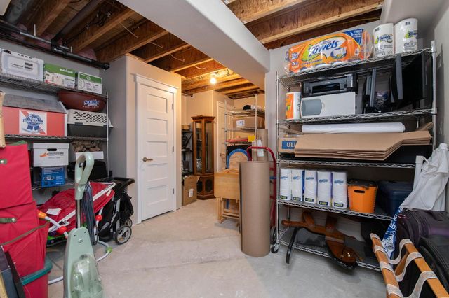 N29W22090 Kathryn COURT, Waukesha, WI 53186