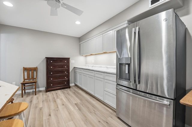 N29W22090 Kathryn COURT, Waukesha, WI 53186