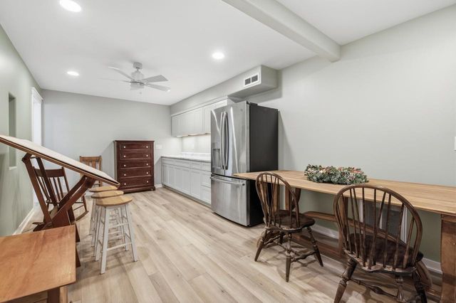 N29W22090 Kathryn COURT, Waukesha, WI 53186