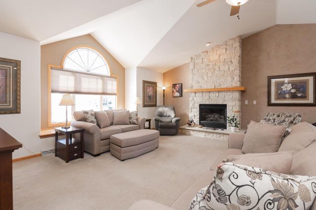 N29W22090 Kathryn COURT, Waukesha, WI 53186