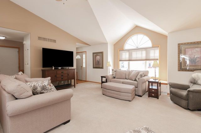 N29W22090 Kathryn COURT, Waukesha, WI 53186