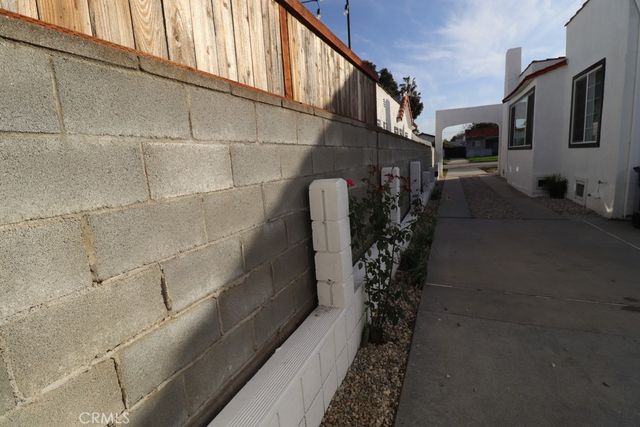 1917 W 74th, Los Angeles, CA 90047