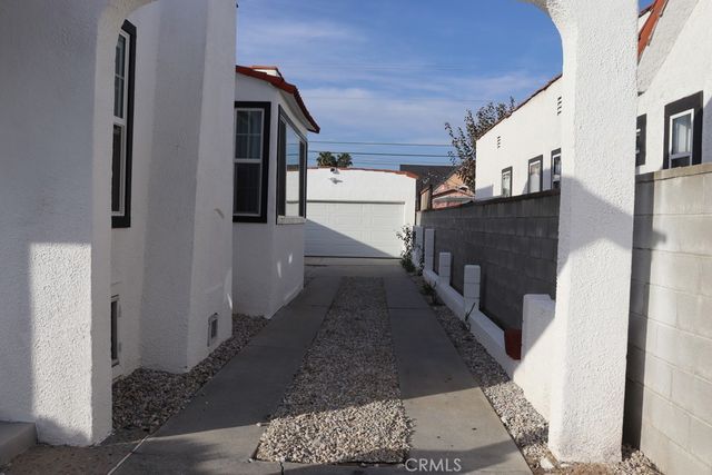 1917 W 74th, Los Angeles, CA 90047