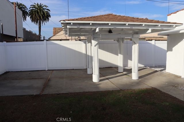 1917 W 74th, Los Angeles, CA 90047