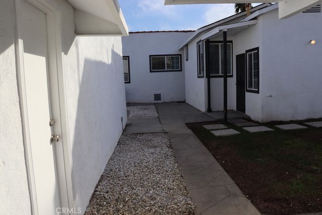 1917 W 74th, Los Angeles, CA 90047