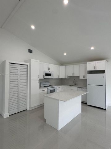 15615 NE 5th Court B, Miami, FL 33162