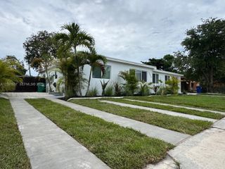 15615 NE 5th Court B, Miami, FL 33162