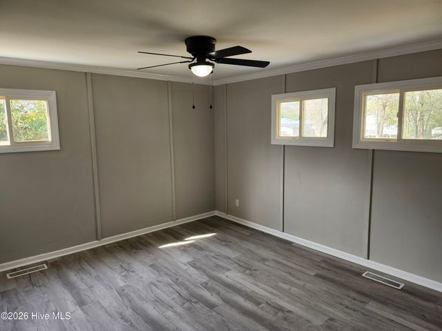 909 Adelaide Drive, Wilmington, NC 28412