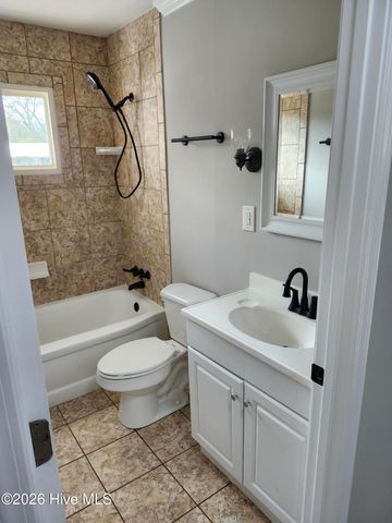 909 Adelaide Drive, Wilmington, NC 28412