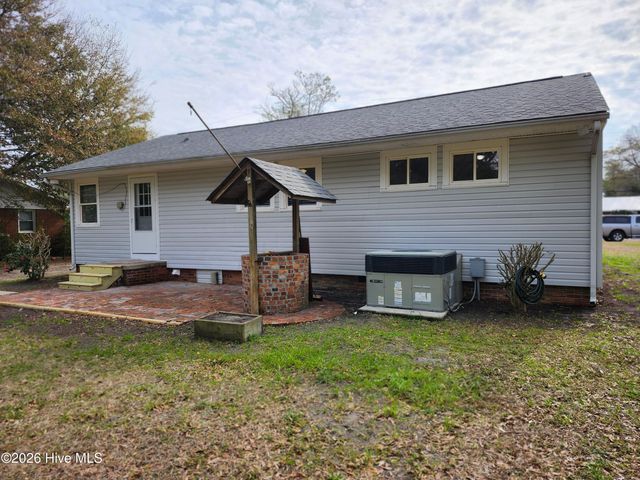 909 Adelaide Drive, Wilmington, NC 28412