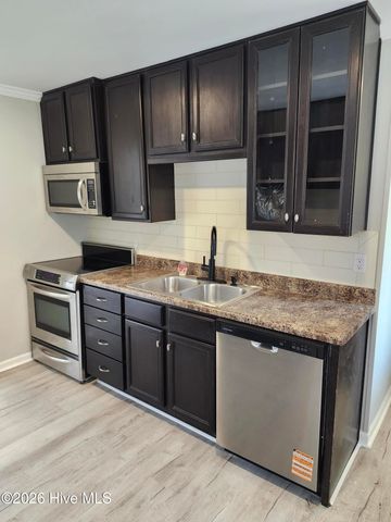 909 Adelaide Drive, Wilmington, NC 28412